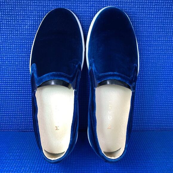 🔴 M. GEMI The Cerchio Velvet Women's Size 8 Royal Blue Slip-on Walking Shoes - Picture 6 of 9